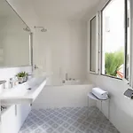 Des Batignolles 3* باريس