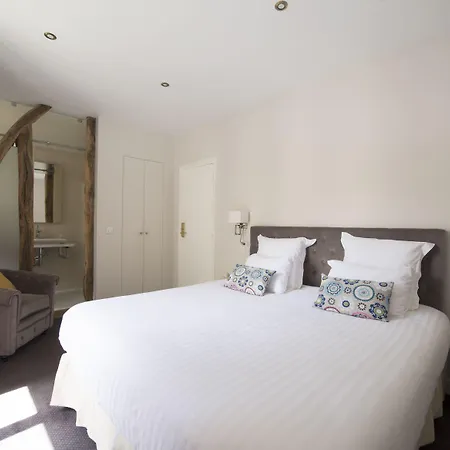 Отель Des Batignolles Париж