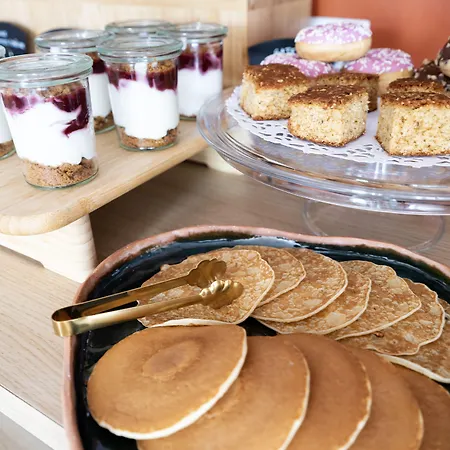 Отель Des Batignolles Париж