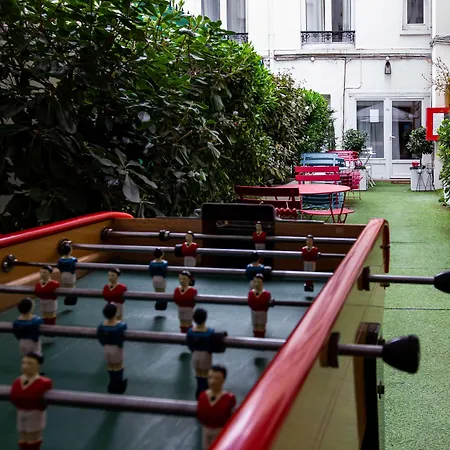 Отель Des Batignolles Париж